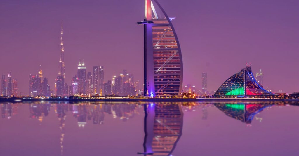 UAE: 독자 노선을 걷는 생산자, 그리고 글로벌 자본의 대이동